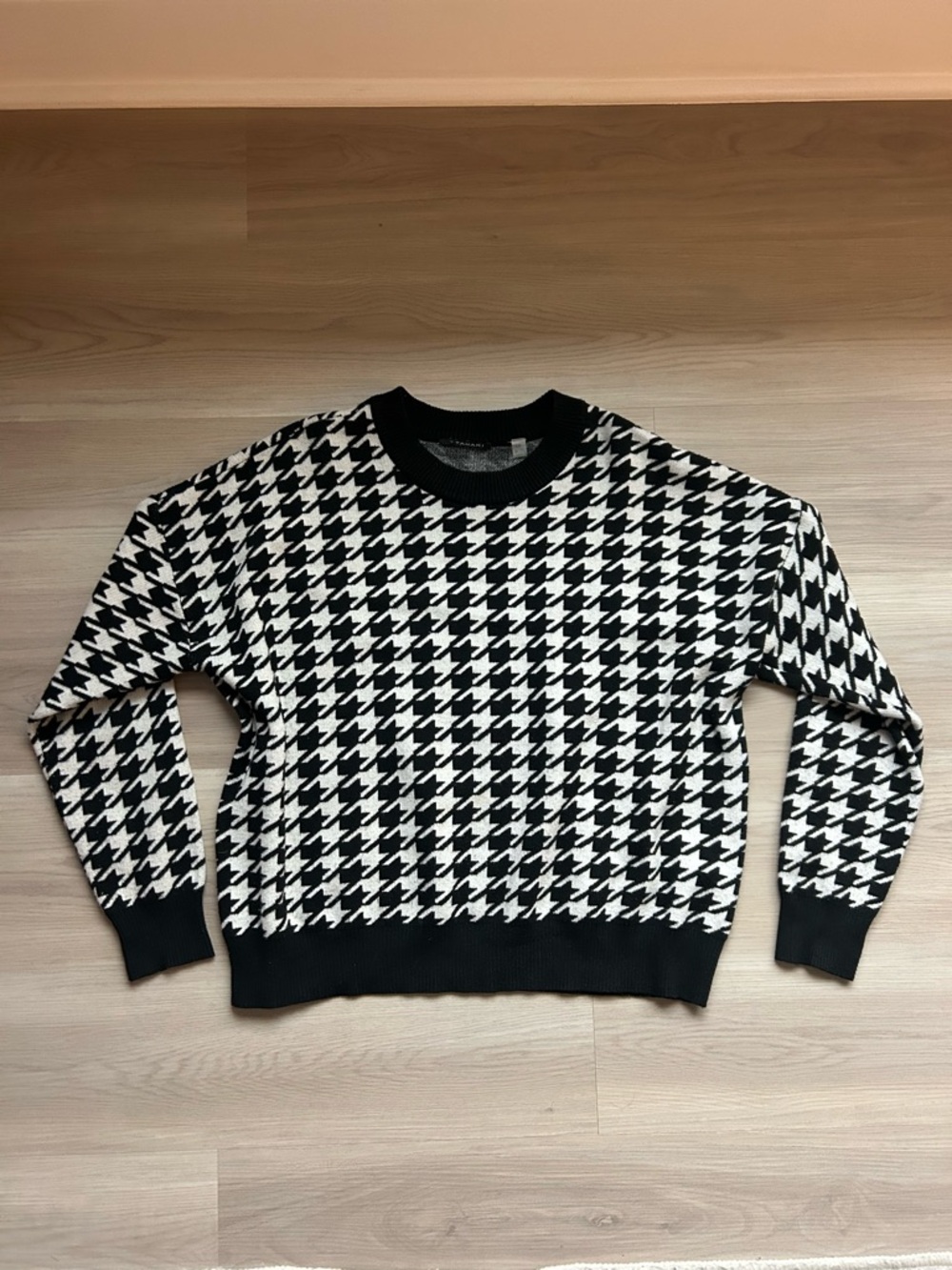 T Tahari Black & White Houndstooth Sweater - Size L